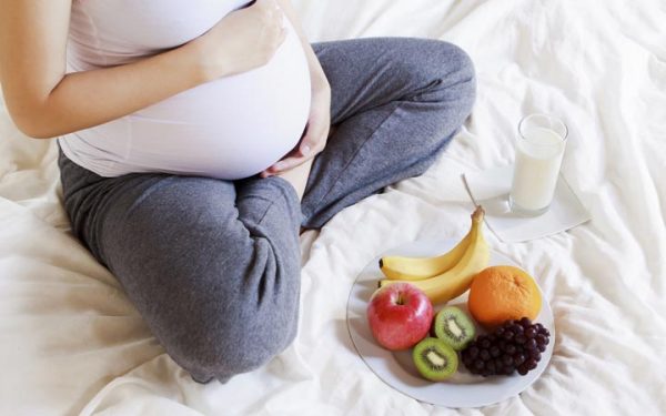 دوران بارداری و غذاهایی که باید از آنها اجتناب کنید
